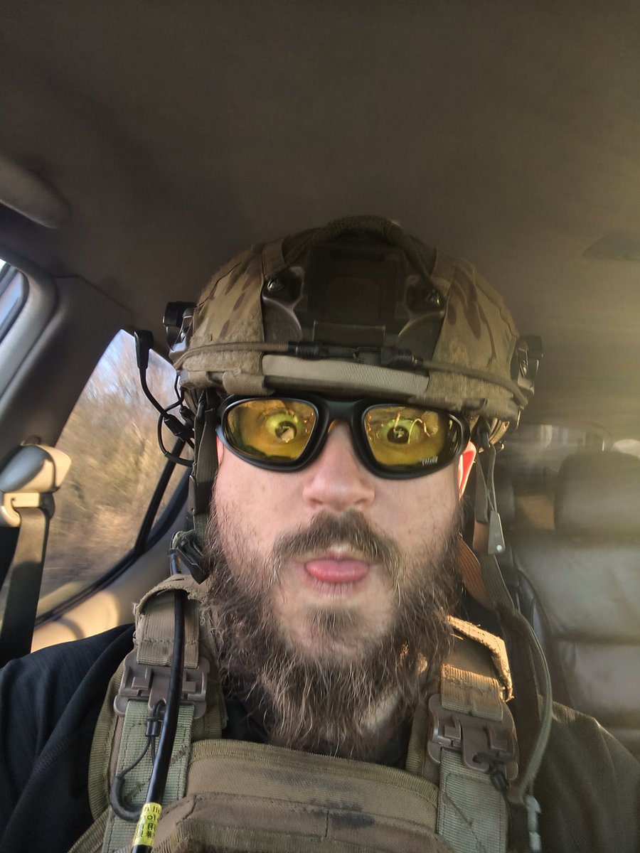 Дизігнер в ДШВ tweet media