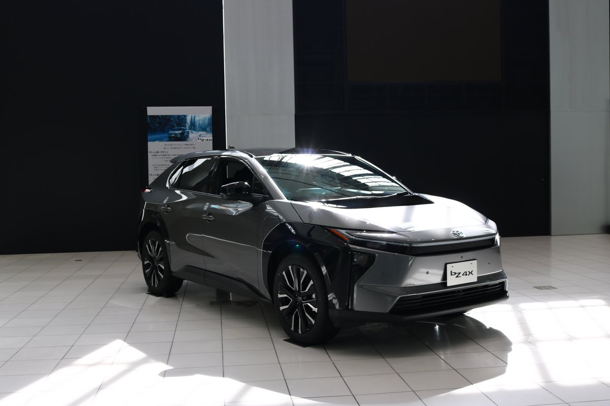 toyota_kaikan's tweet image. bZ4X Gallery📸✨
この時代の、当たり前の景色へ。
スマートに、心地よくライフスタイルを彩るSUV。
「もっと使いやすく」
「もっと乗りやすく」
「もっとかっこいい」
を追求した新しいbZ4Xを、ぜひトヨタ会館で。
#bZ4X #TOYOTA #BEV #トヨタ会館