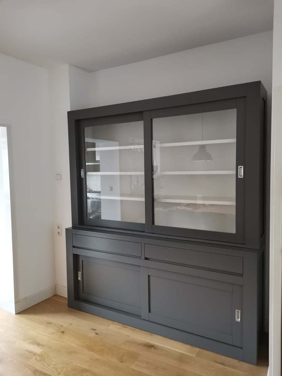 MeubeldeKoning's tweet photo. Buffetkast Design 220x220cm in de kleur antraciet met witte binnenkant, schuifdeuren en greeploze soft close laden

https://t.co/P6JtYdgR40

#design #buffetkast #boekenkast #boekenkastmetrap #interieur #winkelkast #koopzondag #apothekerskast #sfeervol #landelijkwonen #meubelen https://t.co/BydWE8pJP5