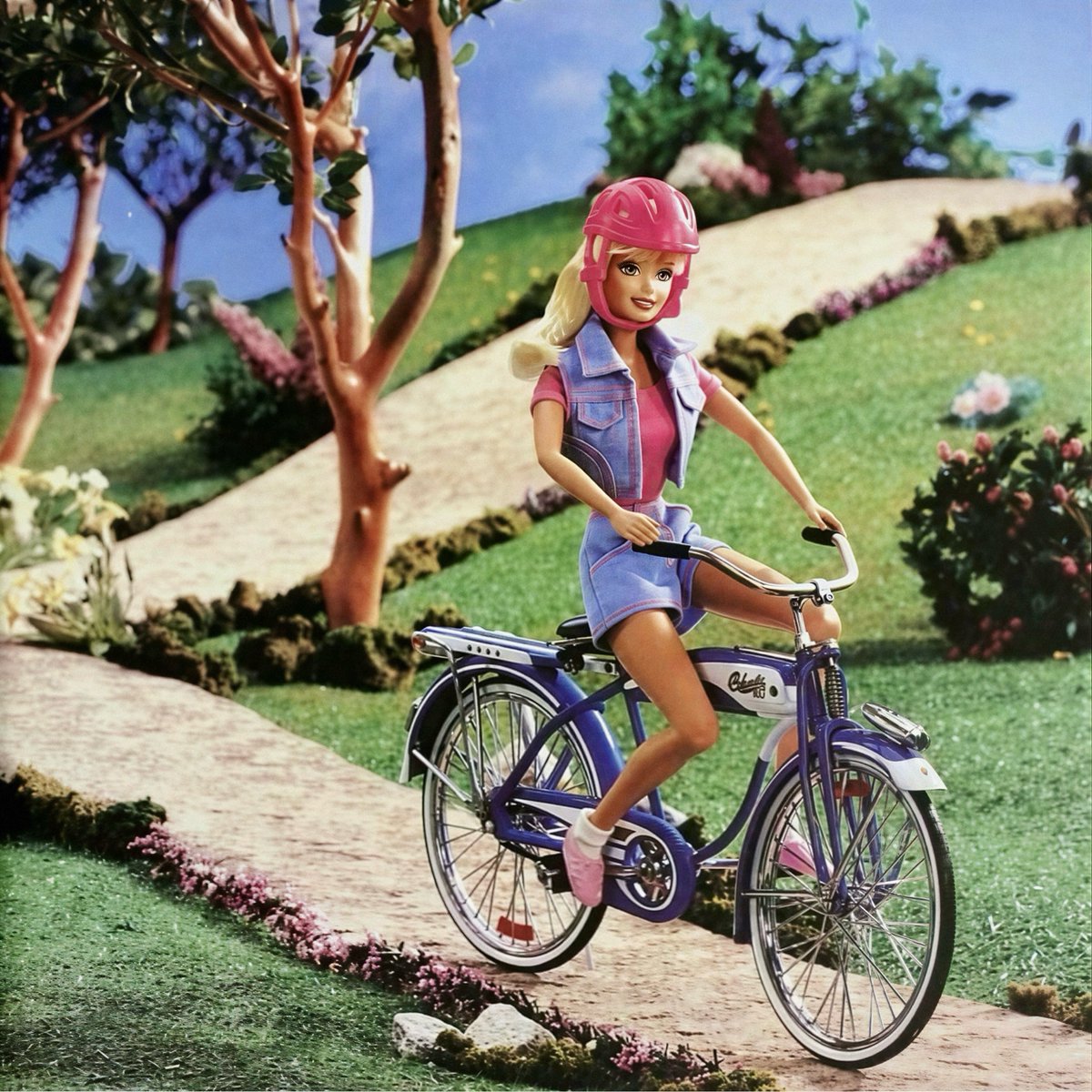 BarbieRestored's tweet image. Golden Books “Barbie Loves Spring” released in 1997.
Restored to HD by @BarbieRestored 

Tags:
#barbie #barbiecollector #barbiecore #spring #springvibes #springtime #flowers