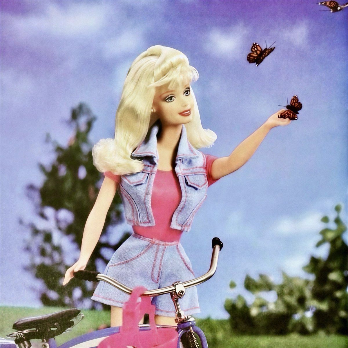BarbieRestored's tweet image. Golden Books “Barbie Loves Spring” released in 1997.
Restored to HD by @BarbieRestored 

Tags:
#barbie #barbiecollector #barbiecore #spring #springvibes #springtime #flowers