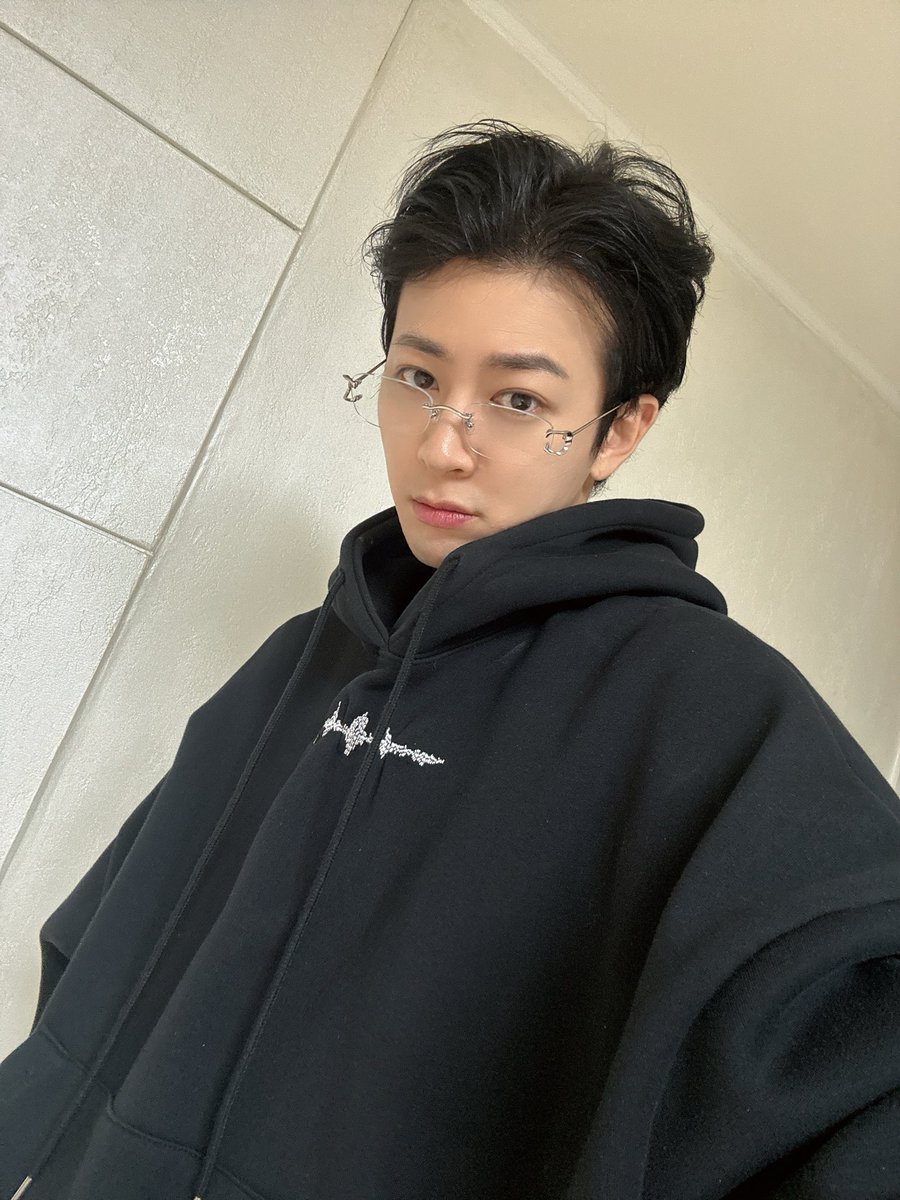 송윤형 tweet media