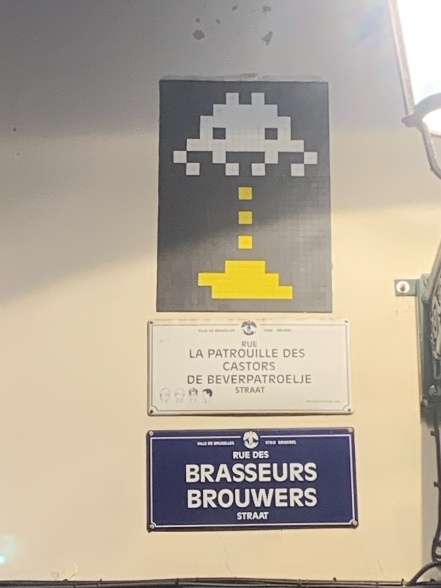 Stef75009's tweet photo. #spaceinvader #bruxelles https://t.co/g5QiDWsqCC