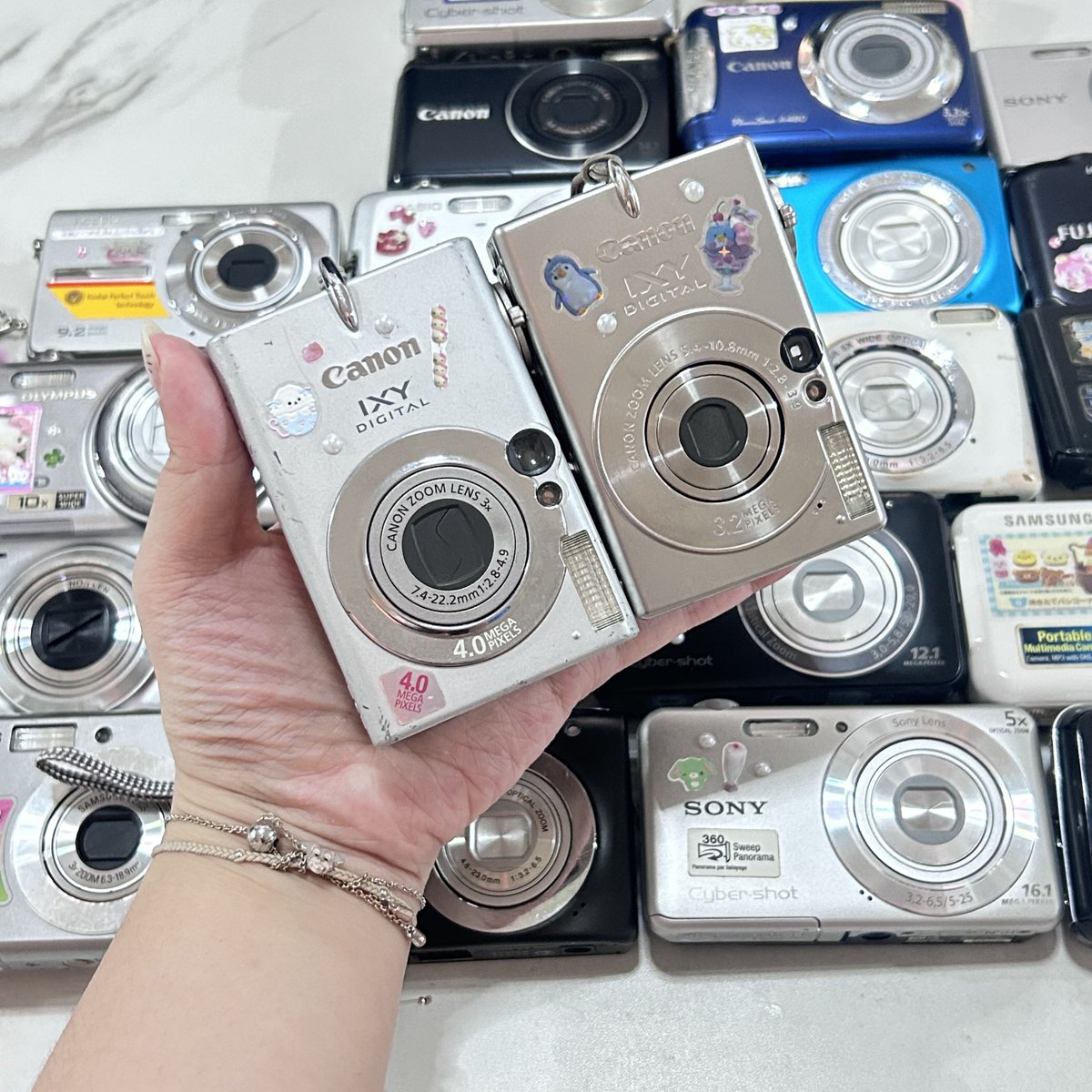 New dekdek naka Tomorrow ka (07/04) 19:30  ka ราคาน่ารักน้า 💞รวมตัวฮิต ตัวหายาก⭐️งานกล่องงก็มีน้า
📌รี+ปักลด100บาท รีบปักกันเลย📌

#กล้องดิจิตอลมือสอง  #กล้องดิจิตอลเก่า  #กล้องดิจิตอล