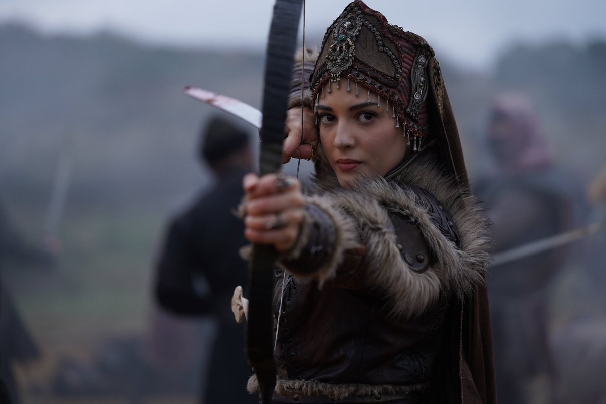 لونا tweet media