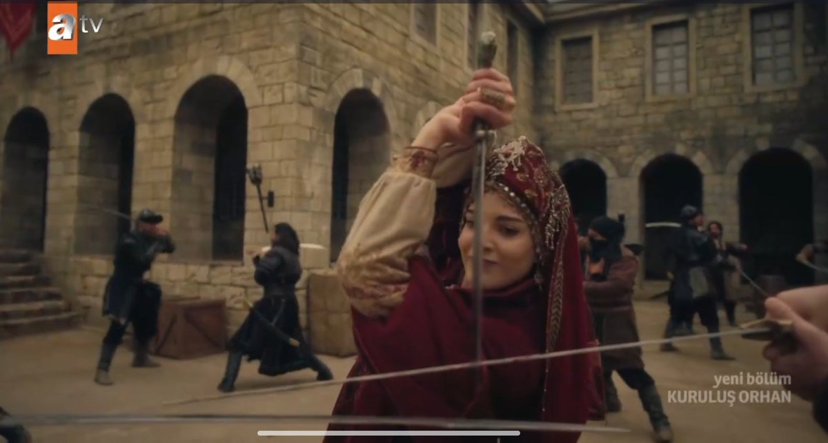 لونا tweet media