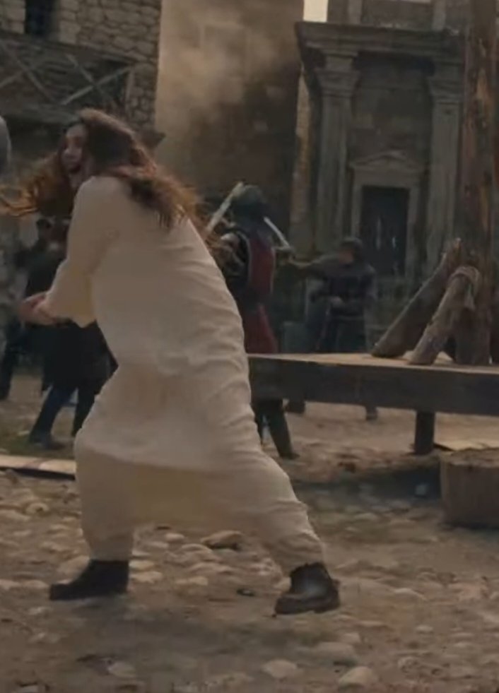 لونا tweet media