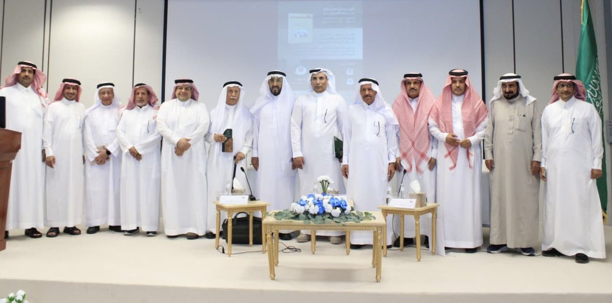#متابعة |

شهدت #كلية_العلوم_الإنسانية_والاجتماعية صباح اليوم لقاءً علميًا بعنوان:

“قراءة في كتاب: آبار ابن سعود”،

نظّمه قسم التاريخ بالتعاون مع #دارة_الملك_عبدالعزيز، بمشاركة أ.د. زهير بن عبدالله الشهري، ود. عبدالرحمن بن مديرس المديرس.

#جامعة_الملك_سعود