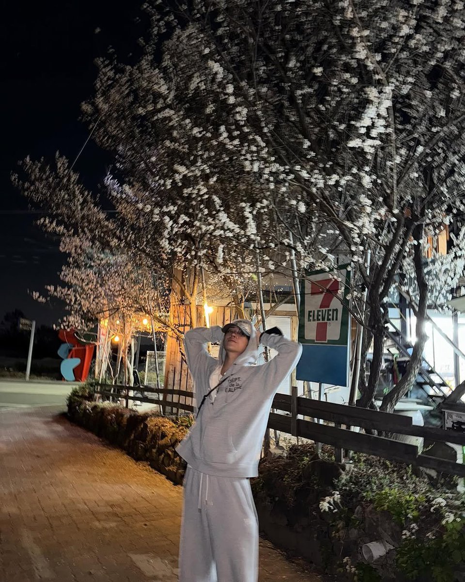 fleur. °☽°.⋆ tweet media