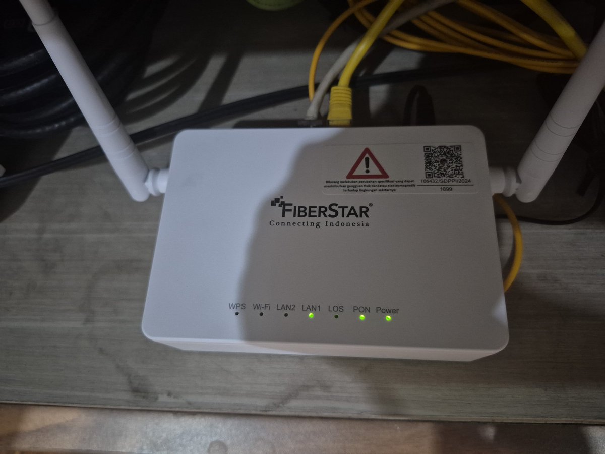 b121fj's tweet photo. @di_cbn Modem baru, provider lama = tetap sampah. Sudah waktunya buang. https://t.co/D8XX2QxQXW
