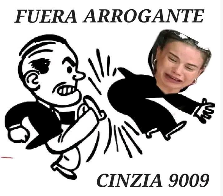 Marcos038742541's tweet photo. LA REINA DE LAS VÍBORAS . 😂😂
CINZIA AL 9009 DESDE🇦🇷
CINZIA AL 7020 DESDE🇺🇾
FUERA CINZIA. 👋👋👋👋
#GranHermanoGeneraciónDorada https://t.co/NPNTIUwiiM