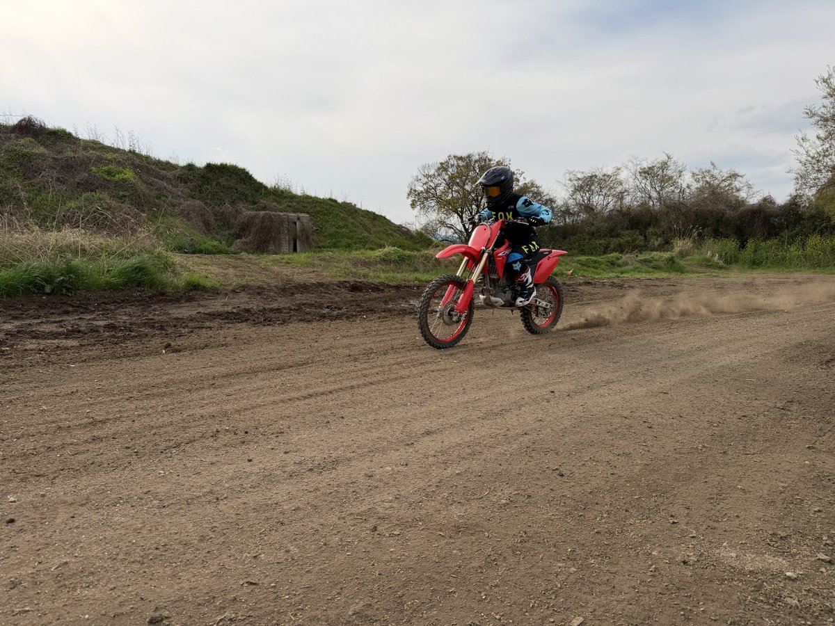hayasehonda's tweet image. 20260406
今日はモトクロスビレッジで接待モトクロスでした！
CRF150Rに乗って頂き体験でCRF250Rにも乗ってもらいました😊　楽しんで頂けて良かったです😊
モトクロスしてみませんか？
#モトクロスビレッジ
#モトビ
#接待モトクロス
