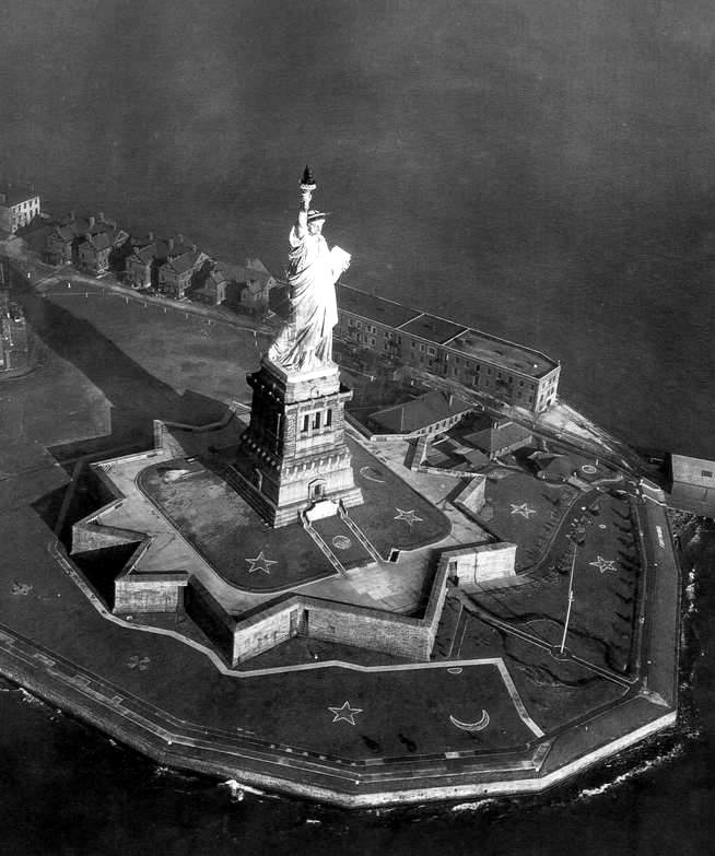 ThundersSeven's tweet image. The lord = baal &amp;amp; god = name of an ancient fortune deity
#YaHUaH is His Name forever and ever 
Pope affirmed the 2 tier Babylonian Talmudic US/UN Noahide Laws back in 2008 the Vatican = #serpent is very much part of the "global" #masonic #religion In Her Service IHS #Lucifer