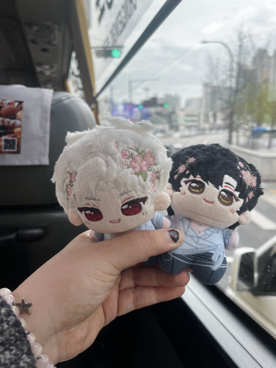 kiwi loves #aprilus2026 💛🌟 tweet media