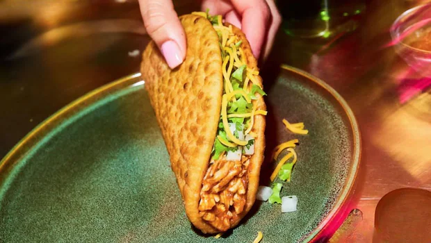 NDTVFood's tweet image. Taco Bell To Introduce India's Butter Chicken Taco In The US After Winning Majority Vote
food.ndtv.com/news/taco-bell…
#tacobell #butterchicken #US