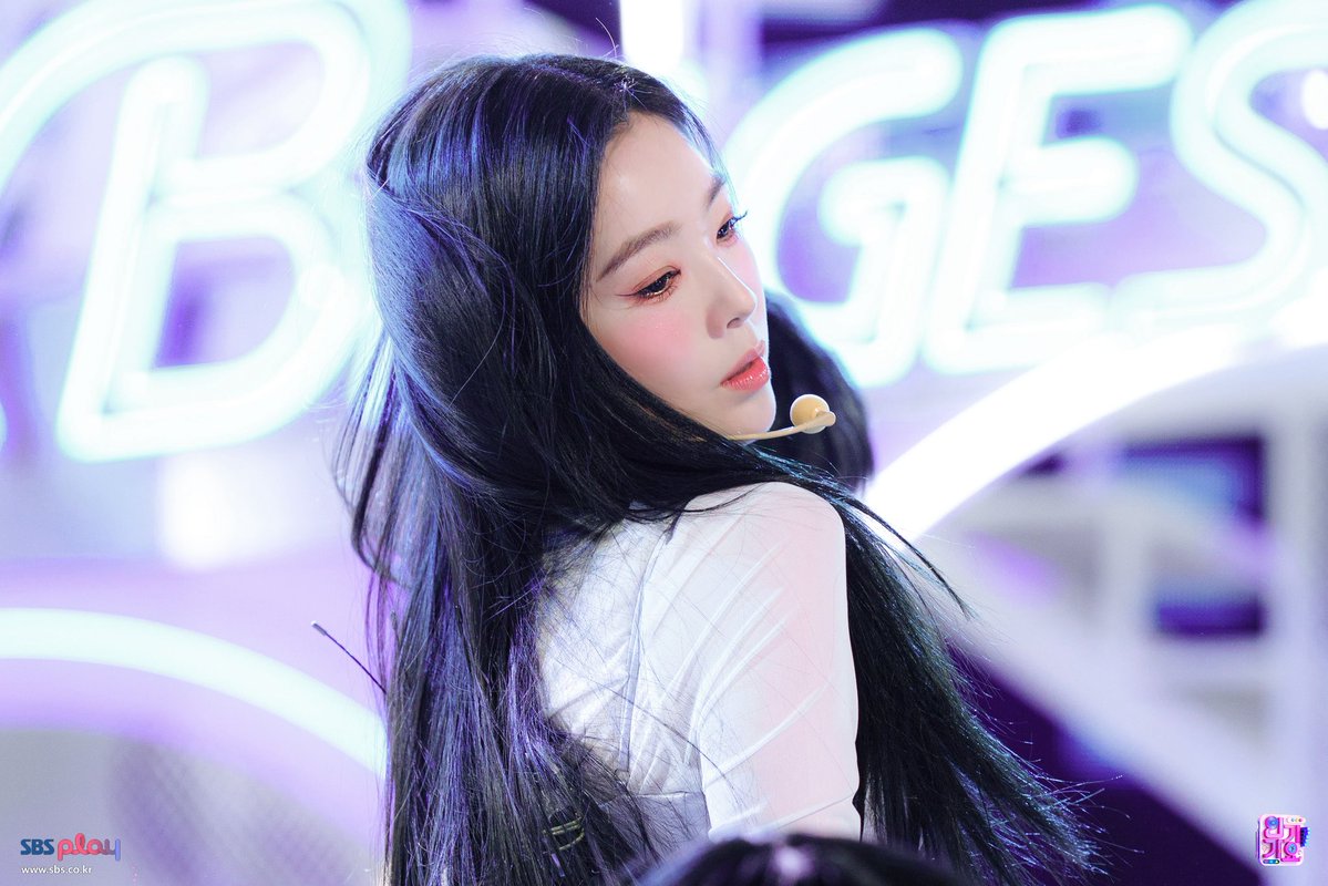 Irene 아이린 Global 🌷 tweet media