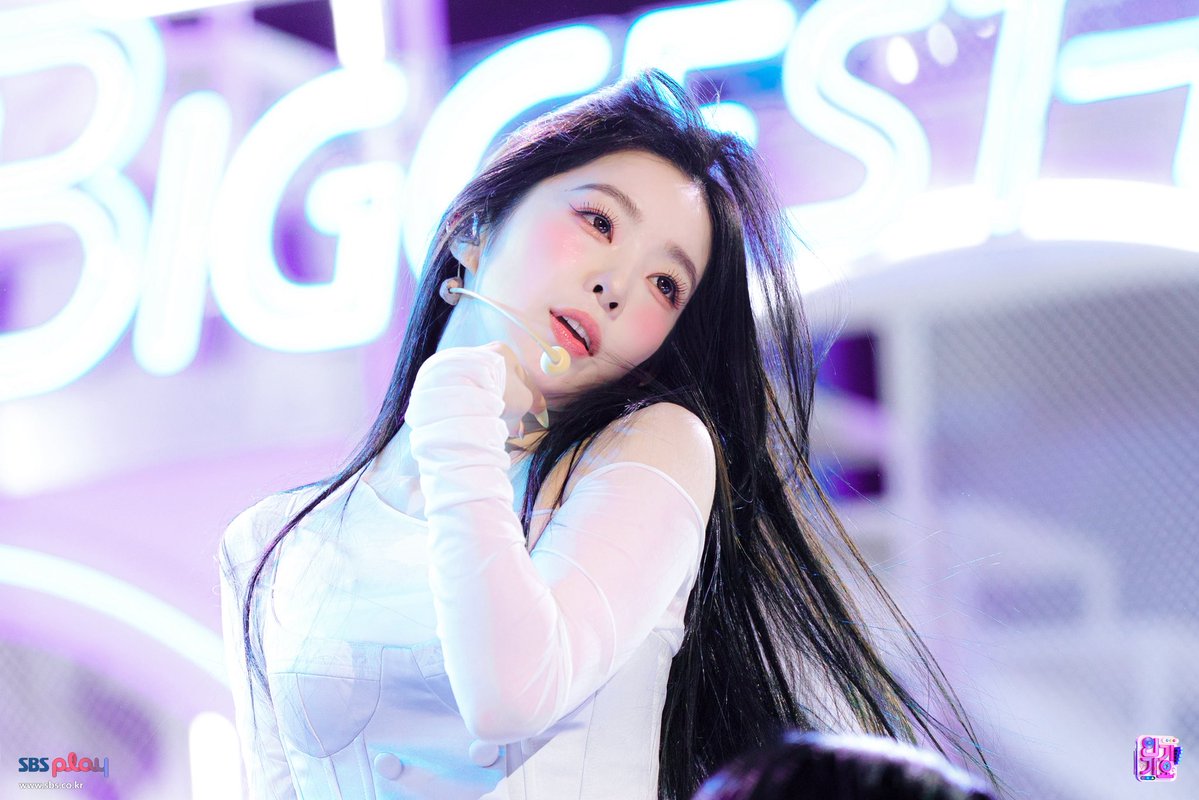 Irene 아이린 Global 🌷 tweet media