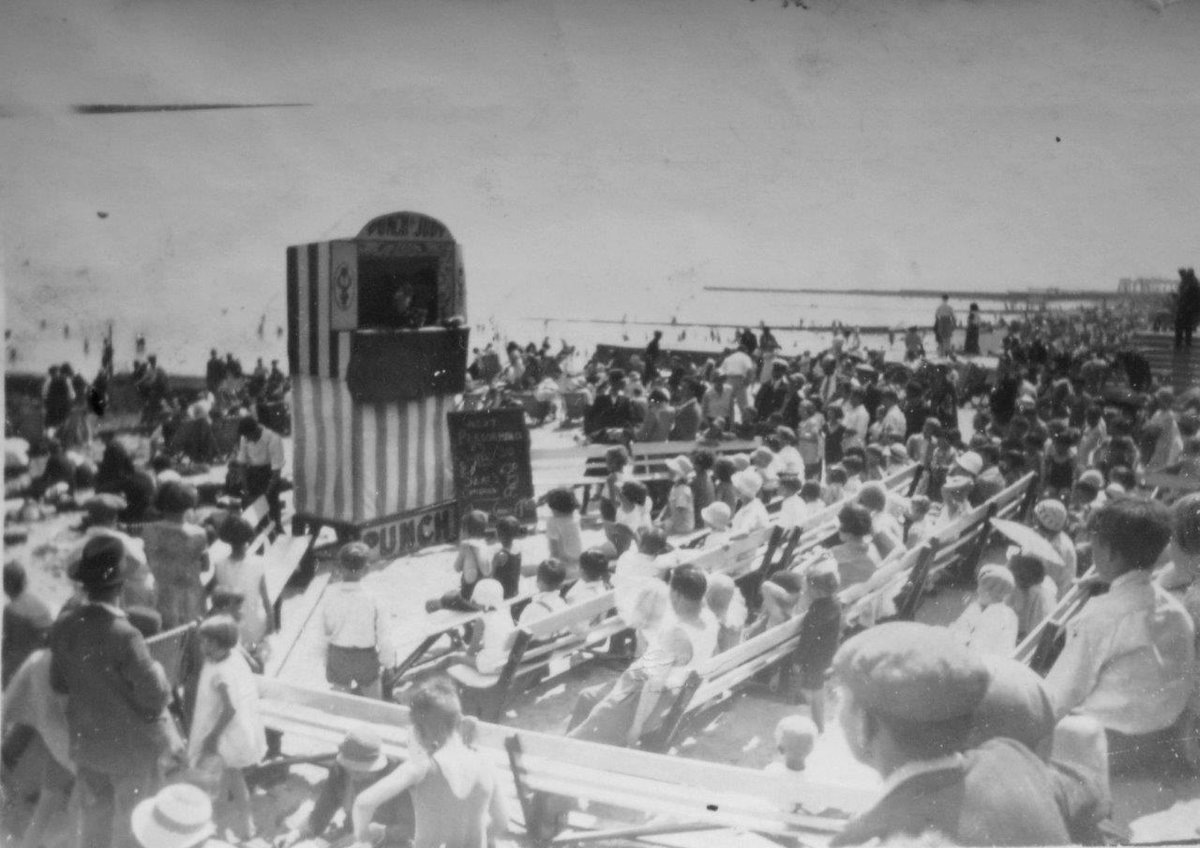 EastLndonGroup's tweet image. Even though it is still very early in the year, on #BankHolidayMonday I thought that this painting of "Punch" by Cecil Osborne from 1933 might suit. I have also included Cecil's archive photo of the scene which it turns out was at Walton-on-the-Naze #CecilOsborne #EastLondonGroup