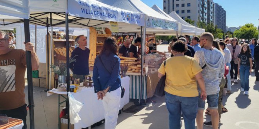 Lineamadrid's tweet image. Vínculo directo entre productores y personas consumidoras... 🍑
«Mercado de Productores Villa de Vallecas» @M_Productores en @JMDvivallecas 👉 bit.ly/3U5aO1P
#Mercados #Comercio