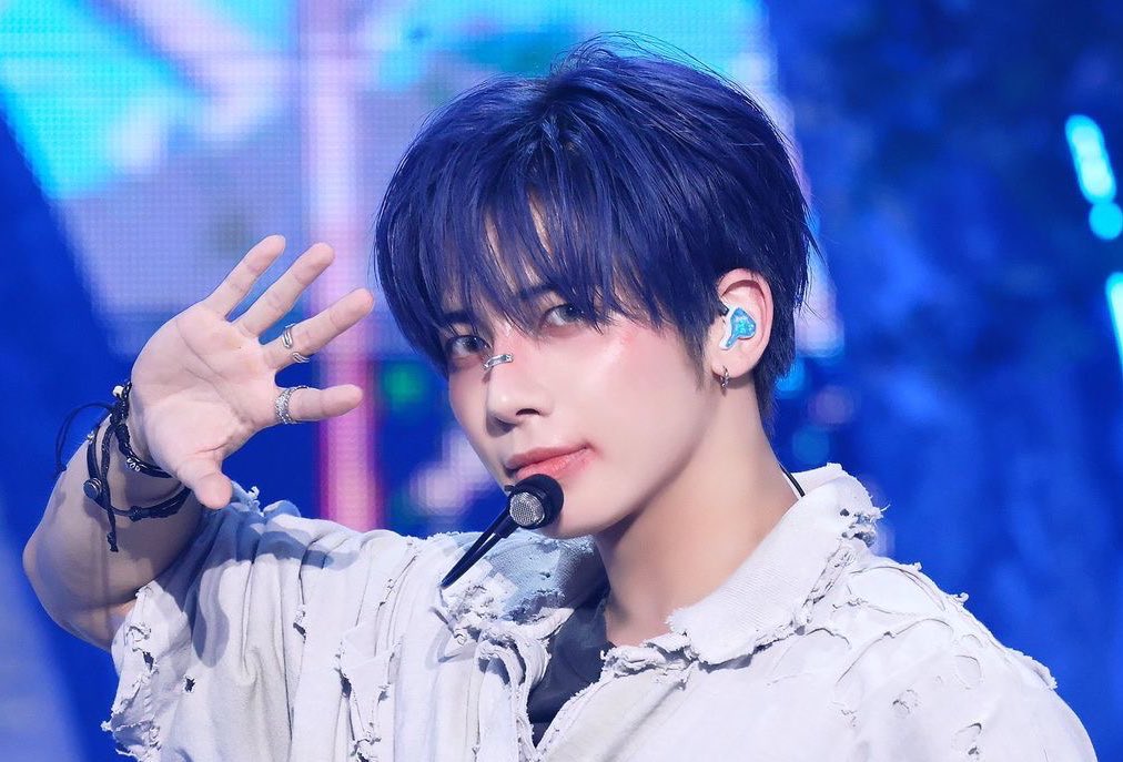 7th year: rui 𖣂 tweet media