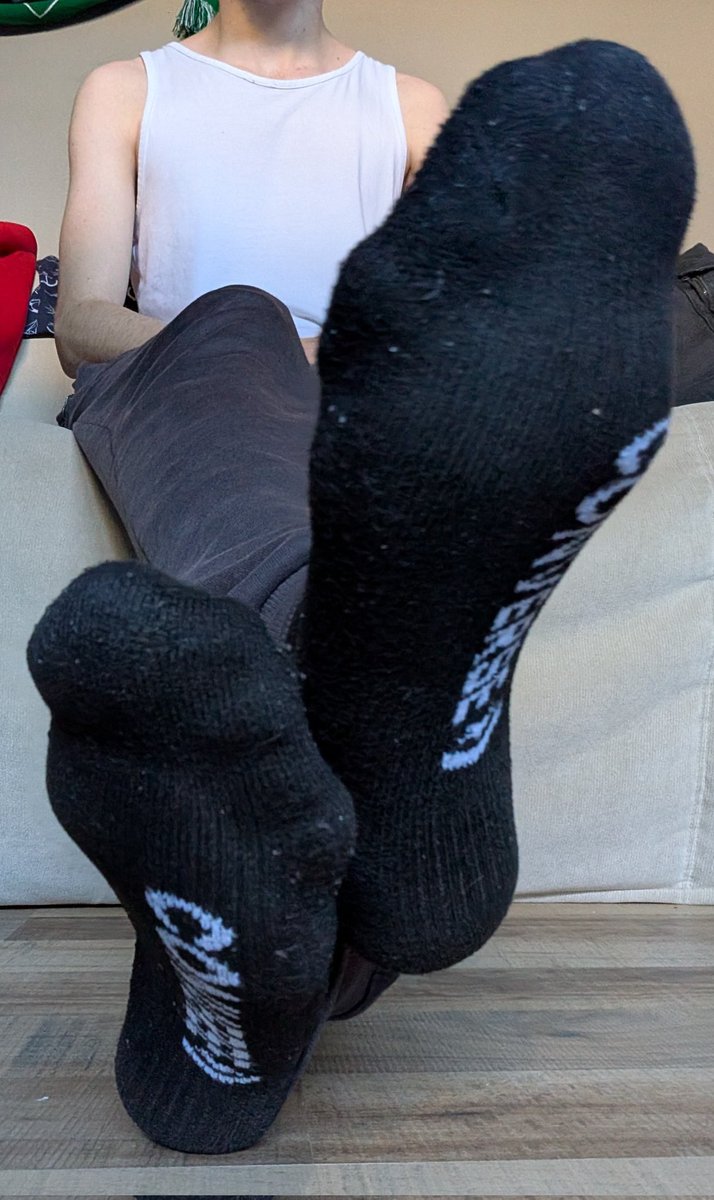 Hello Slaves 😈 
I am looking for a loyal partner who wants to be a kind of manager. The person will be my closest confidant and contact, receive early information and discuss content ideas with me. 
DM me and introduce yourself, If your
#footfetısh #boyfeet #findom #cashmaster