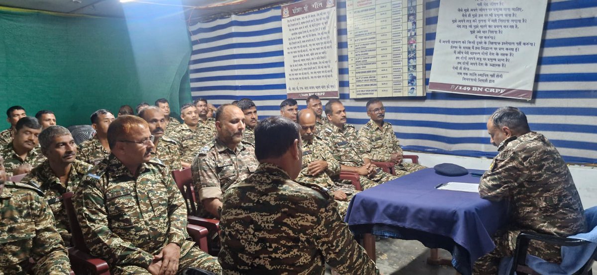 श्री आशीष यादव कमांडेंट 149 बटालियन CRPF ने D/149 बटालियन का दौरा किया, आगामी असम विधानसभा चुनाव 2026 के मद्देनज़र जवानों को आवश्यक दिशा-निर्देश देकर सतर्कता बनाए रखने हेतु प्रेरित किया। जवानों के साथ भोजन किया एवं वहीं रात्रि विश्राम किया।  #AssamElection2026
<a href="/DIGOPSDBRCRPF/">DIG OPS CRPF DBR</a>