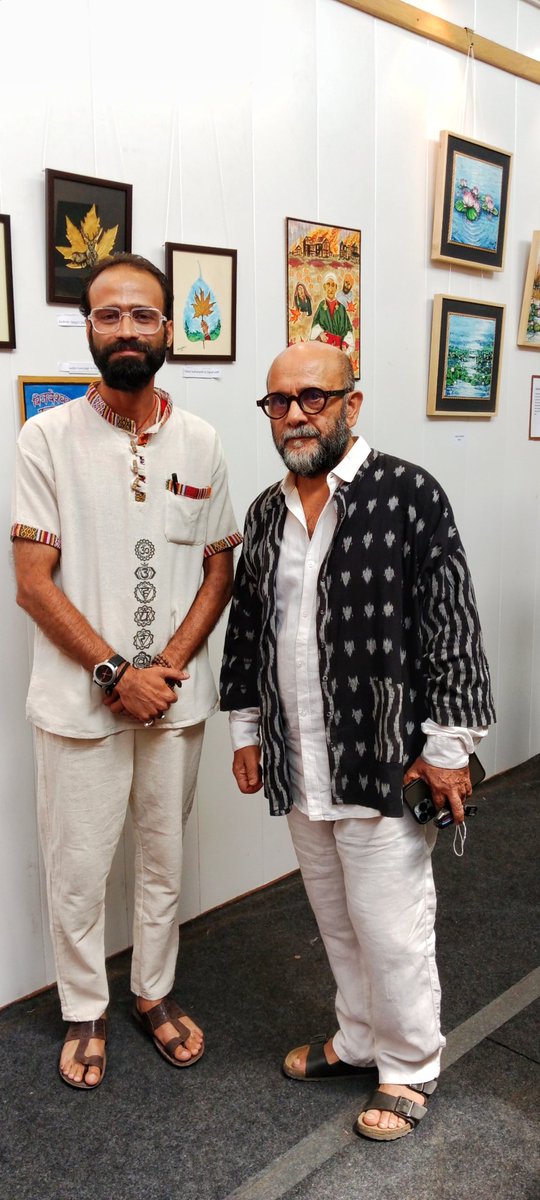 Pleasure to meet, one of the Great &amp; well known Kashmiri Artist Sh. Veer Munshi ji, thanks Sir for appreciating  my Artworks at "Shuhul Taaph" event Organized by KECSS at New Delhi
Thanks for your guidance sir
#artexhibition #delhi #art #artist #kashmiriartist  #artwork #painter