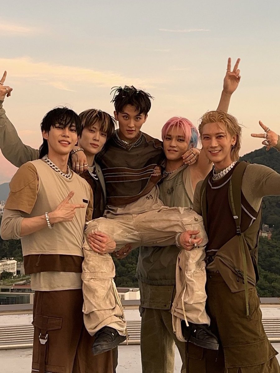 (✿ ✿)° tweet media