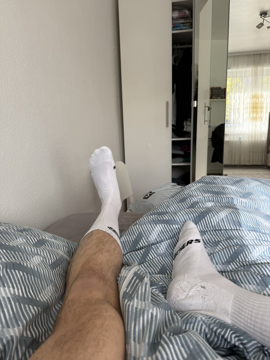 dom46__'s tweet photo. 🌞🌞🌞

#moneyslave #soumis #dominateur #pied #chaussette #fetichiste https://t.co/Xn1aiByXDV