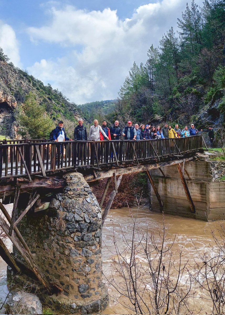 Tados43's tweet photo. Haftasonu Doğa yürüyüşümüzü İkitaş Kanyonu güzergahında yaptık. Rotamız yaklaşık 14 km sürdü. 
Dereli Köyü’nden Eğrigöz Köyüne uzanan kanyon boyunca yürürken, kayaların arasına saklanmış zamanın izlerini izledik, doğayı sadece seyretmedik; onu dinledik. https://t.co/8DdKvts9To