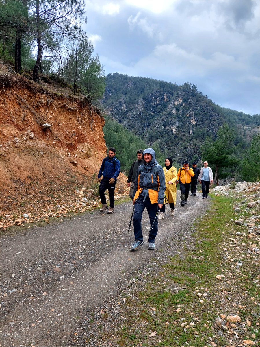 Tados43's tweet photo. Haftasonu Doğa yürüyüşümüzü İkitaş Kanyonu güzergahında yaptık. Rotamız yaklaşık 14 km sürdü. 
Dereli Köyü’nden Eğrigöz Köyüne uzanan kanyon boyunca yürürken, kayaların arasına saklanmış zamanın izlerini izledik, doğayı sadece seyretmedik; onu dinledik. https://t.co/8DdKvts9To