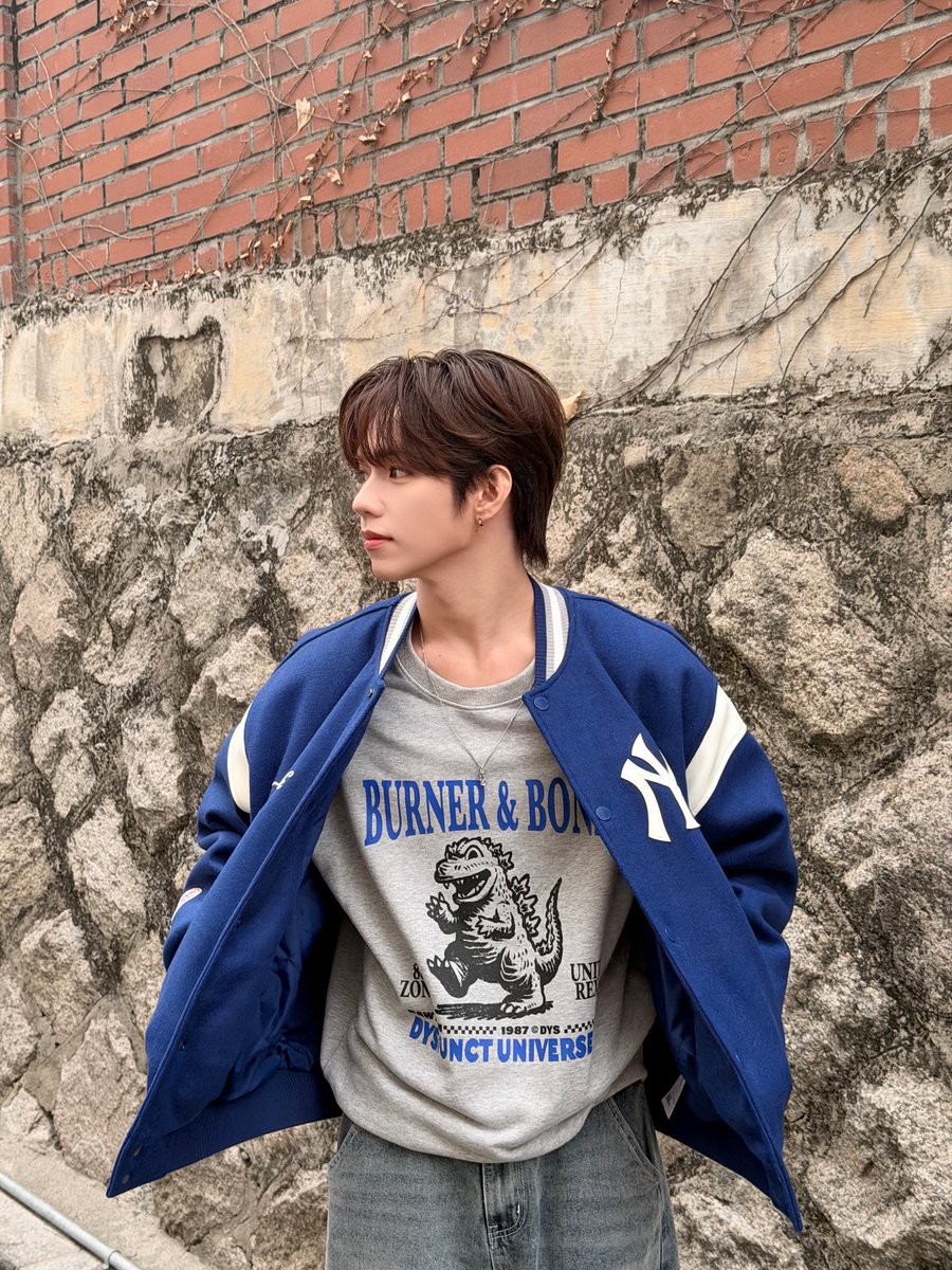 aboutahof's tweet photo. AHOF JL stuns in a new photo via Weverse! https://t.co/fIZqoO00h6