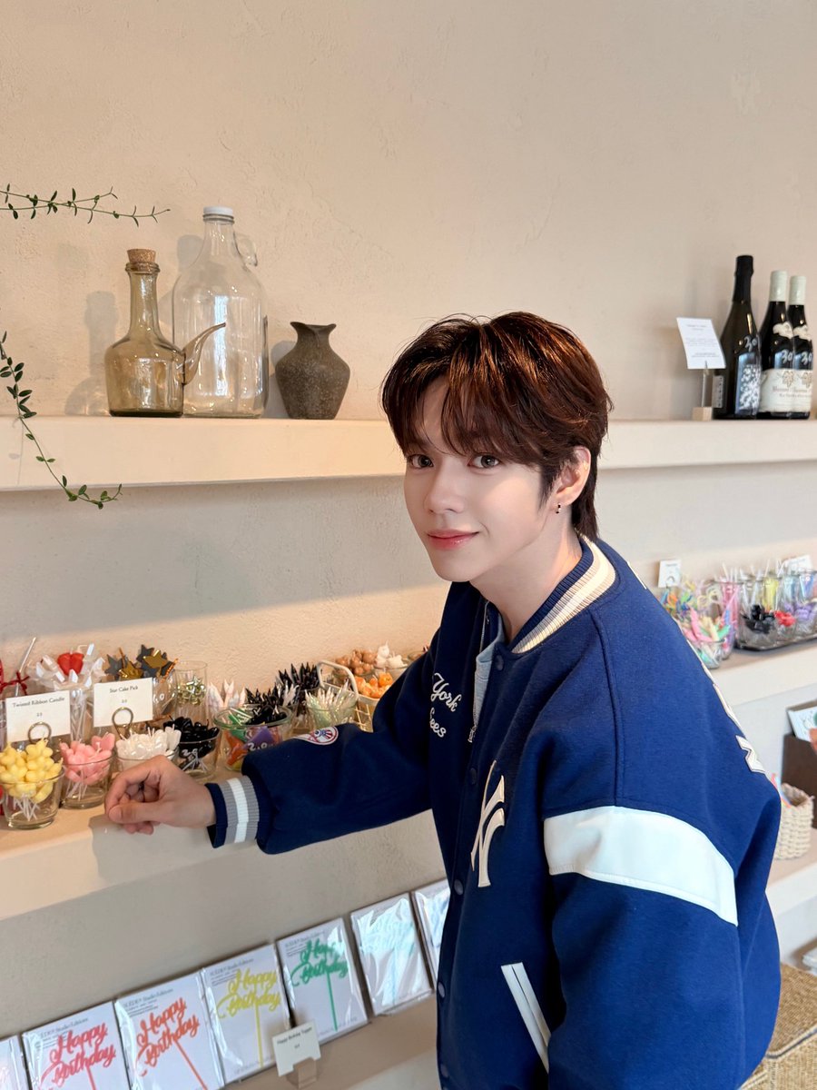 aboutahof's tweet photo. AHOF JL stuns in a new photo via Weverse! https://t.co/fIZqoO00h6