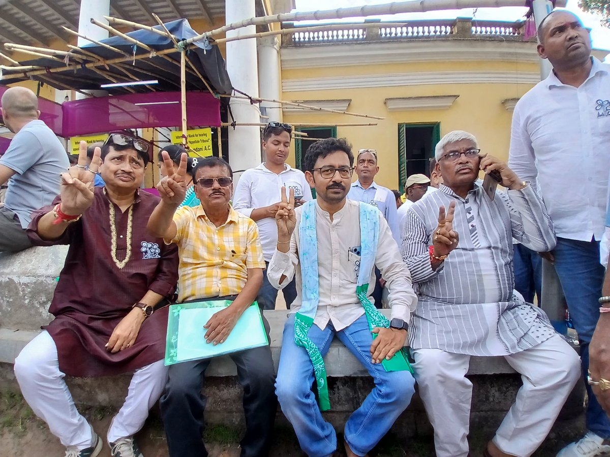 Nilonjit4AITC's tweet photo. জয় নিশ্চয়ই..... ✌️✌️
শ্রীরামপুর বিধানসভা বলছে
তন্ময় ঘোষ @Tanmoy_Fetsu Ghosh জিতছে....
আজ নমিনেশন....
#VoteForTMC #VoteForTanmoyGhosh
#WithTMC #WithDidi #WithAB
#SeramporeWithTanmoyGhosh
#BoycottBJP
#WBElection2026 https://t.co/TlriiOwHk1