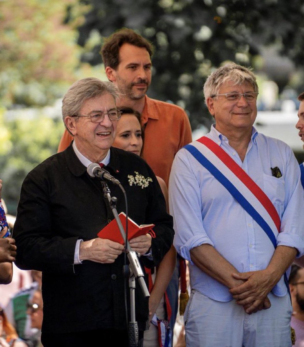 de_chardin's tweet image. Les #Français ? Ils veulent un vrai changement depuis 2005 mais le système les divise pour ne rien changer.

+ social
+ citoyen 
+ souverainiste 
+ planificateur 
+ rigoureux 
+ juste 
+ proche de leur quotidien 

Nous y sommes. 

Un gaulliste 🇫🇷

#melenchon2027