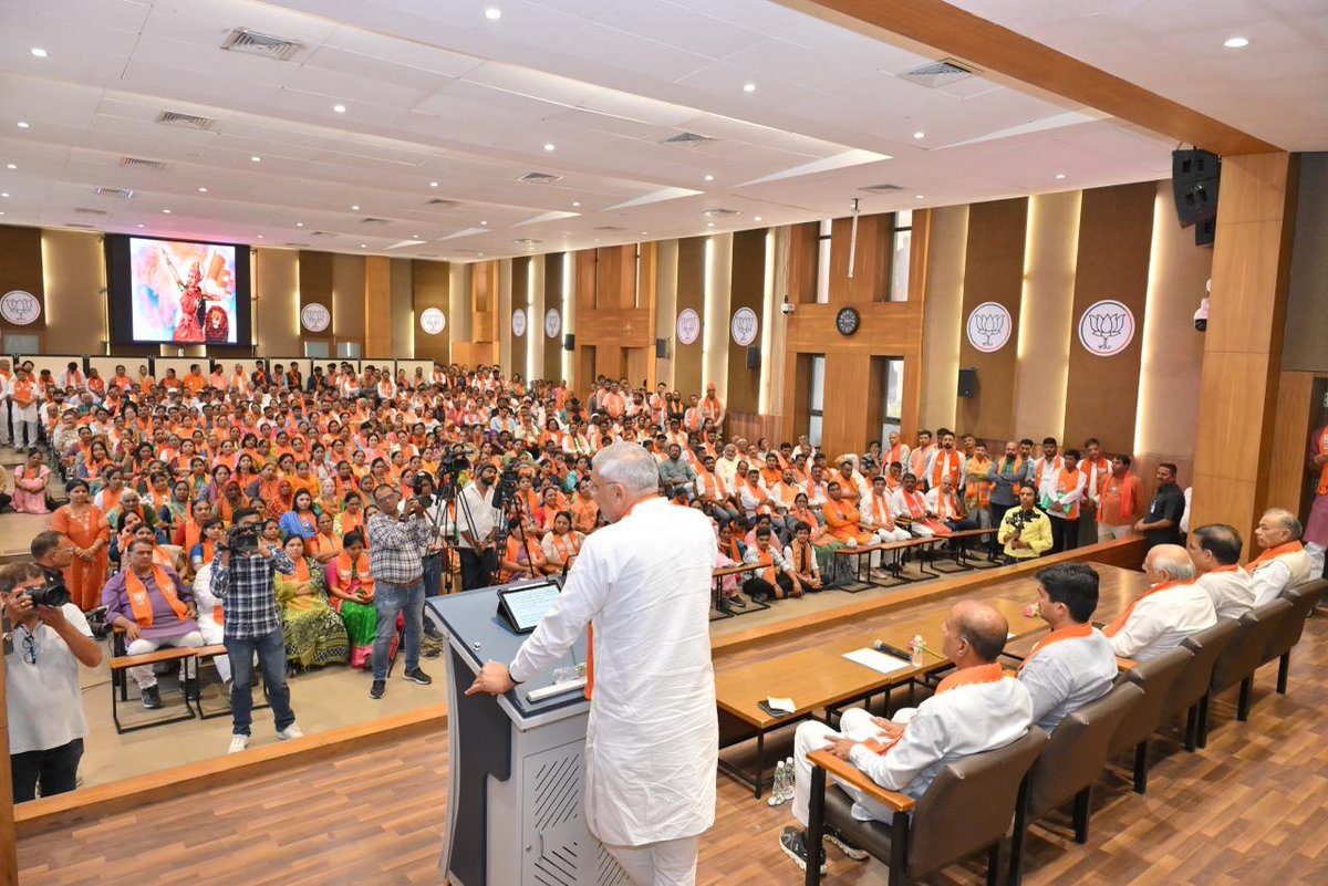 iJagdishBJP's tweet photo. વિશ્વની સૌથી મોટી રાજકીય પાર્ટીના 47મા સ્થાપના દિવસ નિમિત્તે આજે પ્રદેશ કાર્યાલય 'શ્રી કમલમ્' ખાતે માનનીય મુખ્યમંત્રી શ્રી @Bhupendrapbjp ની પ્રેરક ઉપસ્થિતિમાં દેવતુલ્ય કાર્યકર્તા મિત્રોને સંબોધિત કર્યા. 

આ અવસરે પક્ષના કરોડો નિષ્ઠાવાન કાર્યકર્તાઓના પુરુષાર્થ અને સમર્પણને વંદન કરું છું, જેમના અથાક પરિશ્રમ થકી આજે ભાજપ જન-જનનો અતૂટ વિશ્વાસ બન્યું છે.

સૌ કાર્યકર્તા મિત્રોને ભાજપા સ્થાપના દિવસની હાર્દિક શુભકામનાઓ!

#47YearsOfNationFirst