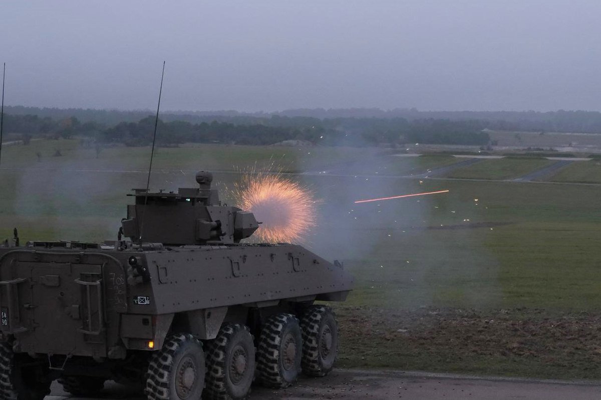 pascalbtr's tweet image. Belle séance de tirs #VBCI du @1RTIR dédiée au tir en mouvement, avec pour objectif de renforcer la réactivité, la précision et l’efficacité opérationnelle en  mobilité. 👍
📷FB @7e_brig_blindee