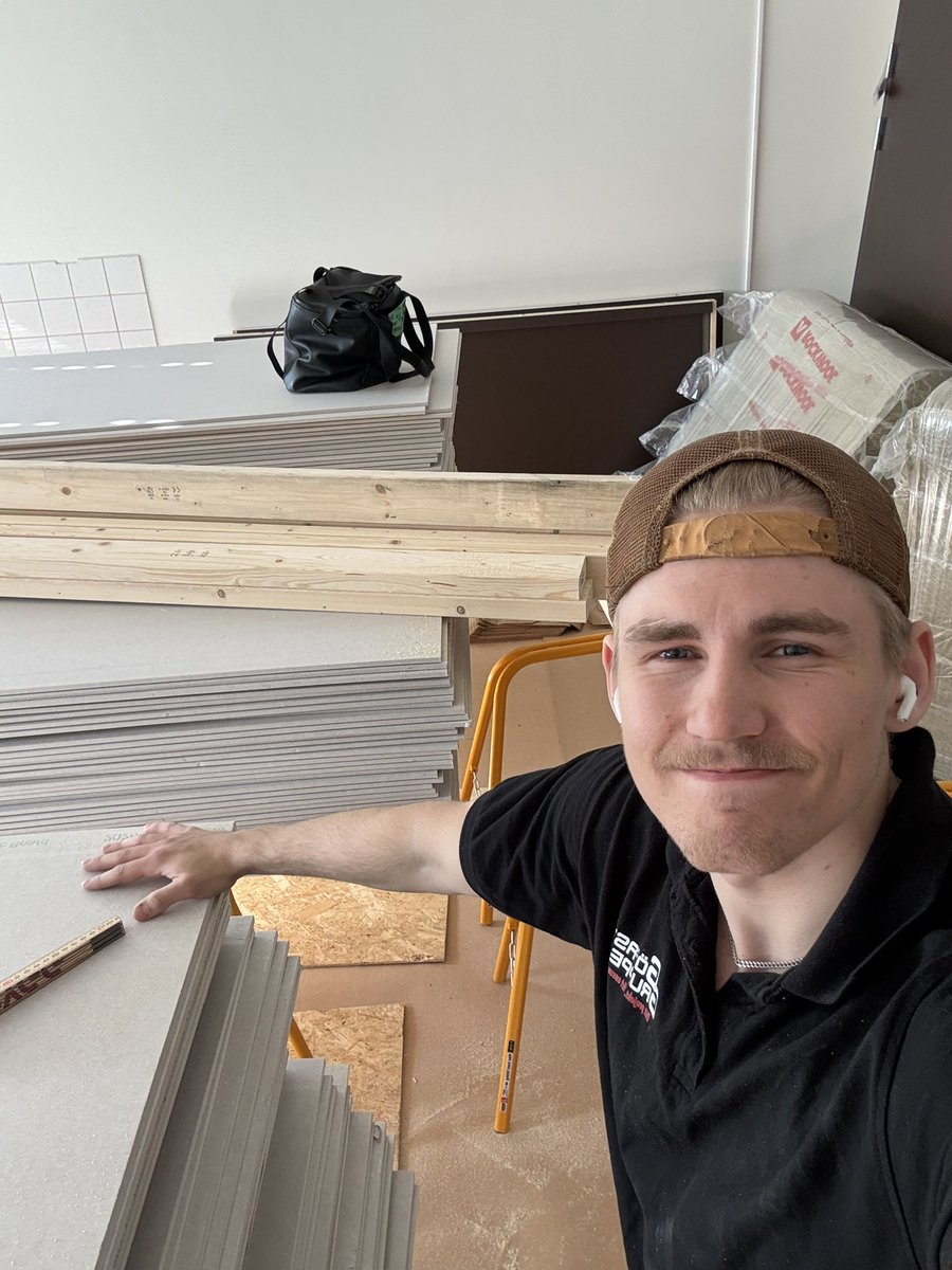 Filipbojen's tweet photo. @Antonfjelner @EskilJansson Pengarna måste in tyvärr inte ens röda dagar stoppar mig!! https://t.co/opp7OrHoMG