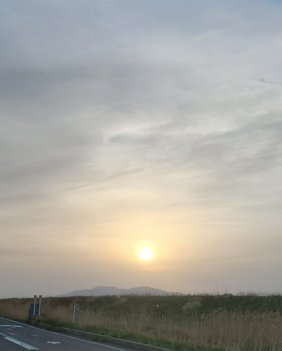 t6nKswDZIf4373's tweet image. #イマソラ 空港✈️
#愛の連鎖
#愛
#YOSHIKI
空は皆を繋いでくれるね🥀𓈒𓂂🫶
ありがとぅ🌹✨