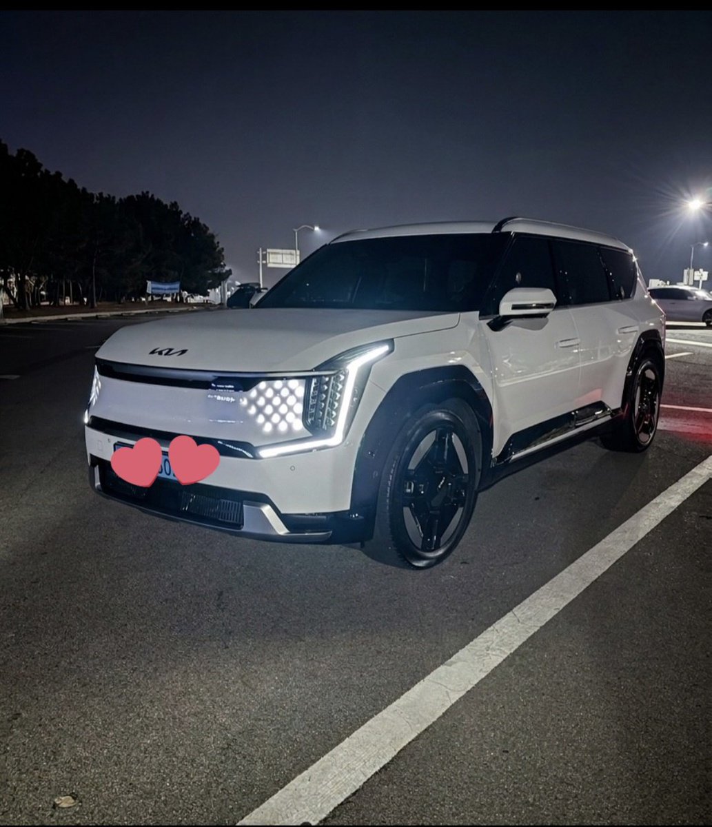 ena__122's tweet photo. ついに韓国での私の愛車乗り換えた～✨
いままで乗ってたやつもふつうに気に入ってたからバイバイするの悲しいな🥲
これからよろしく私の相棒😎 https://t.co/Bxw6mbWDi2