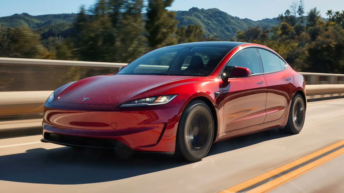 idt_ale's tweet photo. The crown has officially changed hands in Hong Kong.

In 2025, Tesla delivered 9,193 units in the Hong Kong EV market, falling just short of BYD, which took the top spot with 9759 units.

#EV #HongKong #Tesla #BYD https://t.co/ArP9kR183j