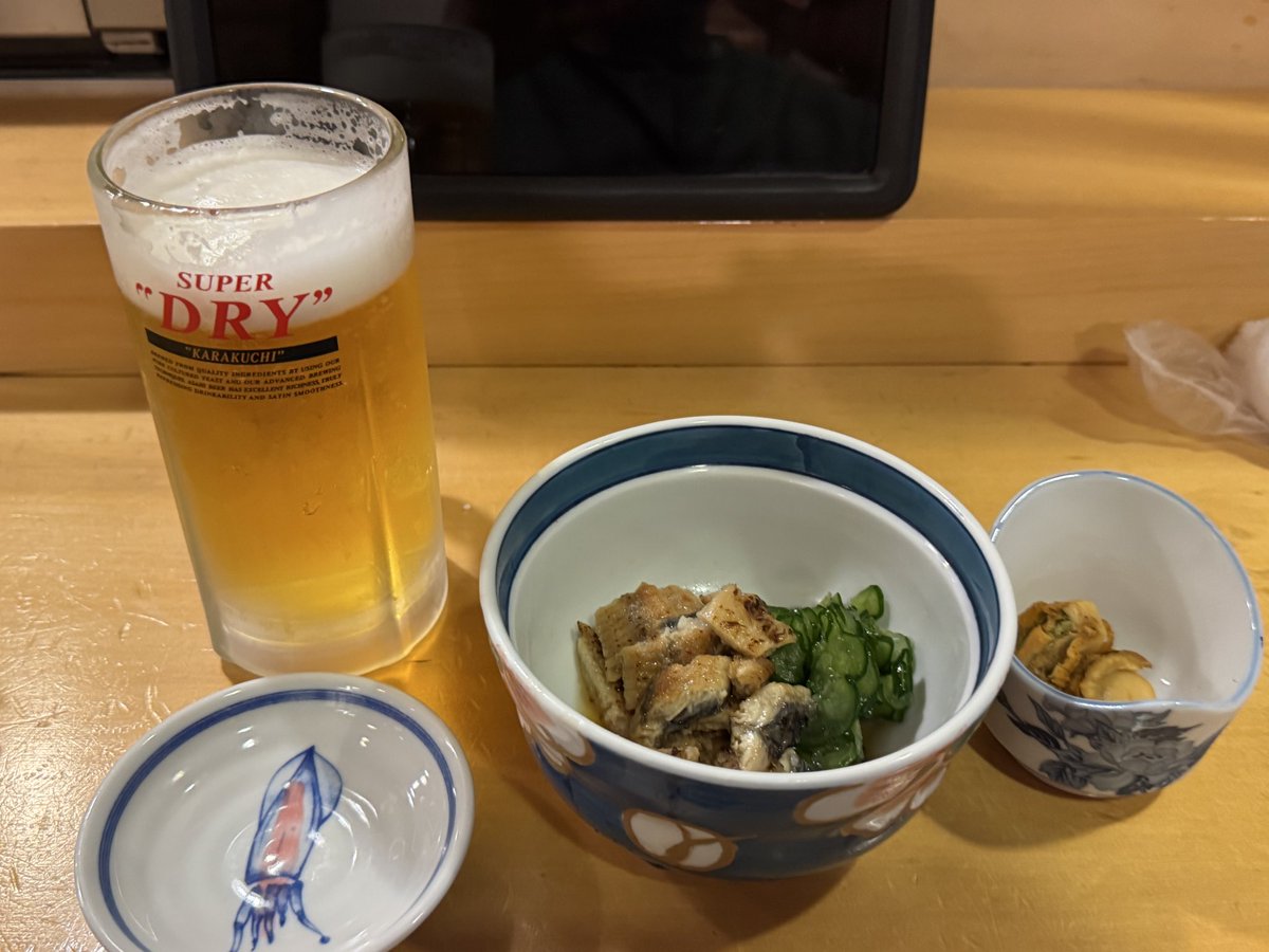 _lafeal_'s tweet photo. 今日は夜桜を見に行くので福井駅の人気店吉野寿司さんにて早めに晩酌スタート🍺 https://t.co/HOvn1twjPd