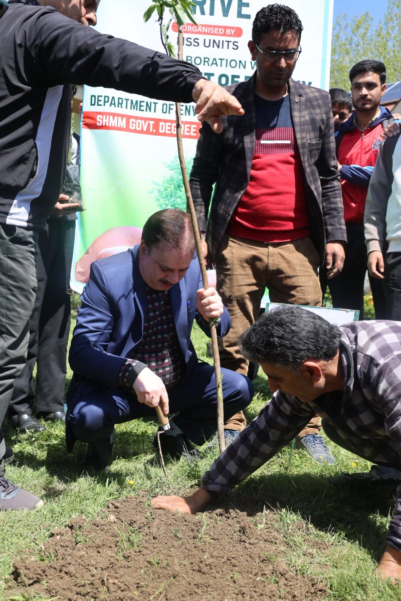 gdcanantnag's tweet photo. 🌱Plantation Drive at GDC Anantnag 🌱

GDC Anantnag proudly participated in the UT-wide plantation drive on 06 April 2026, contributing to a greener and more sustainable future 🌍

🌿Planting trees today means securing tomorrow🌳✨
#GDCAnantnag #PlantationDrive #Sustainability https://t.co/92ALua6QRD