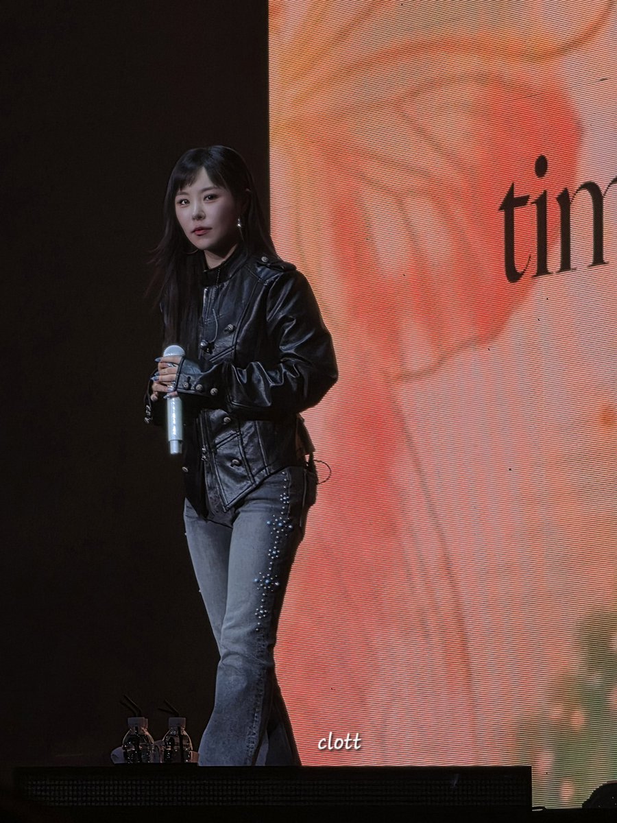 SO STUNNING DAMN IT 
#MAMAMOO #WHEEIN