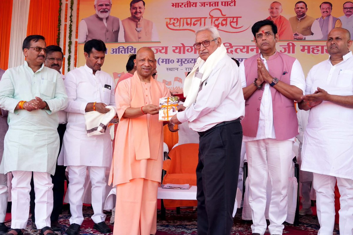 vishalpandeybjp's tweet image. @BJP4India के 47वें स्थापना दिवस के अवसर पर उतर प्रदेश सरकार के यशस्वी मुख्यमंत्री पूज्य @myogiadityanath जी महाराज का श्रेष्ठ मार्गदर्शन प्राप्त हुआ। 

#जय_भाजपा_तय_भाजपा
#INDIAWITHBJP

@blsanthosh @BJP4UP @mppchaudhary