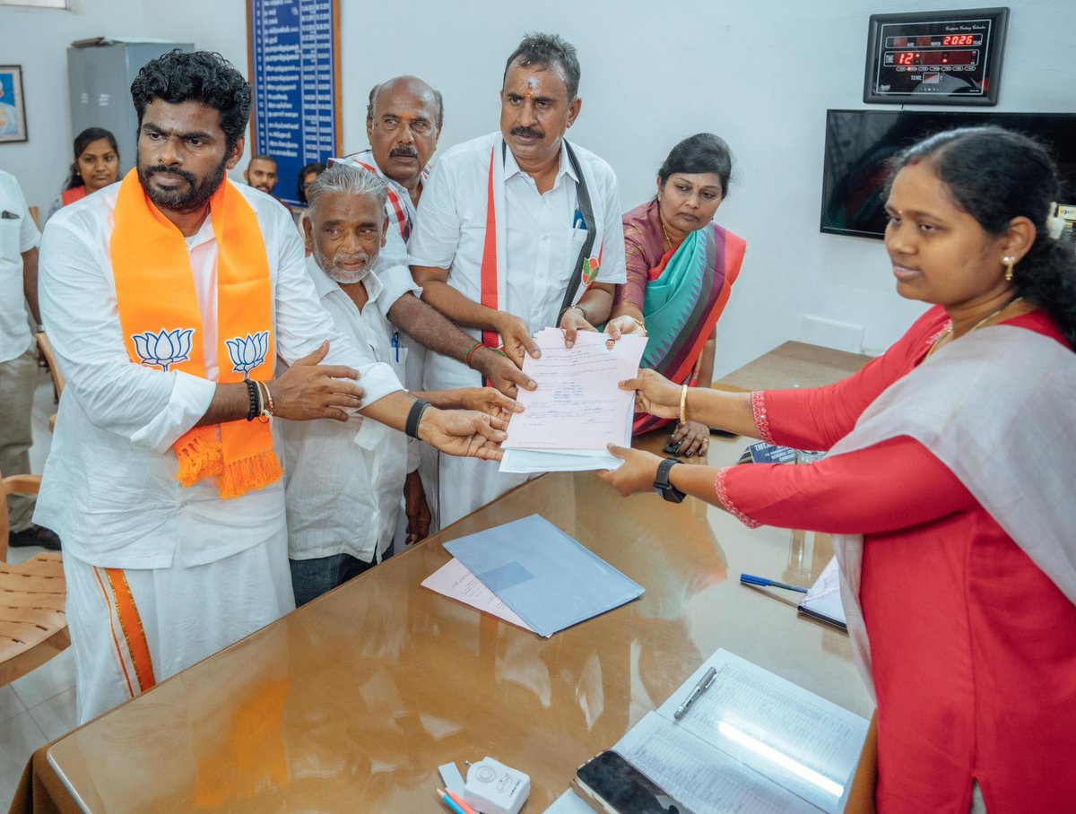 annamalai_k's tweet photo. தொண்டாமுத்தூர் சட்டமன்றத் தொகுதியில், அஇஅதிமுக சார்பில் போட்டியிடும் தேசிய ஜனநாயகக் கூட்டணியின் வெற்றி வேட்பாளர், அன்பு அண்ணன், முன்னாள் அமைச்சர் திரு @SPVelumanicbe அவர்கள், வேட்புமனு தாக்கல் செய்யும் நிகழ்வில், கலந்து கொண்டதில் மிகுந்த மகிழ்ச்சி.

கடந்த 20 ஆண்டுகளாக, தொடர்ச்சியாக சட்டமன்ற உறுப்பினராகவும், அமைச்சராகவும் பணியாற்றி, கொங்கு பகுதி மக்களின் பேரன்பையும் ஆதரவையும் பெற்றவர் அண்ணன் திரு @SPVelumanicbe அவர்கள். தொடர்ந்து ஐந்தாவது முறையாக, தொண்டாமுத்தூர் மக்களின் பேராதரவுடன், மிகப்பெரும் வாக்கு வித்தியாசத்தில், மீண்டும் மகத்தான வெற்றி பெற்று மக்கள் சேவையை தொடர்வார் என்பது உறுதி.

#KovaiNeedsSPVelumani