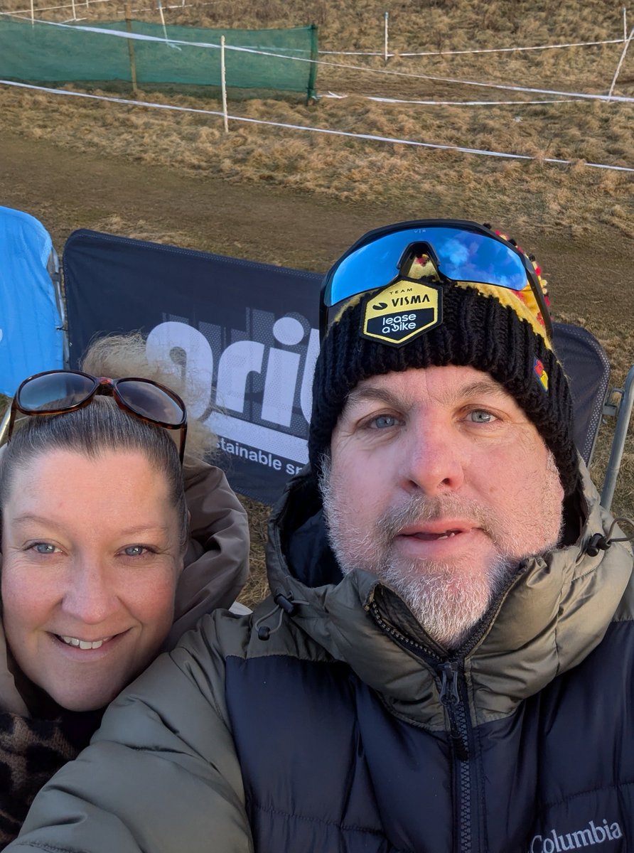 Gullwatcher's tweet photo. When you're freezing watching #cycling https://t.co/0G1fOZ5Z6j
