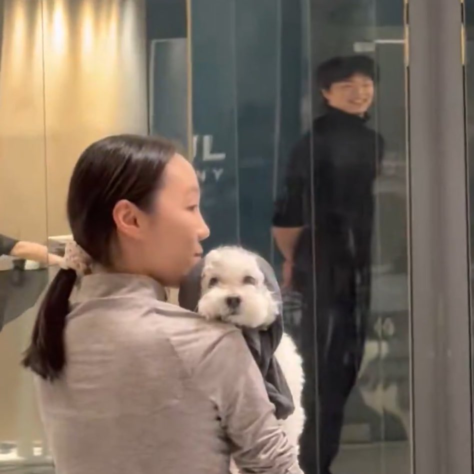 아 진짜 구도 개웃기다
정숑욱씨네 강아지 아님요?
