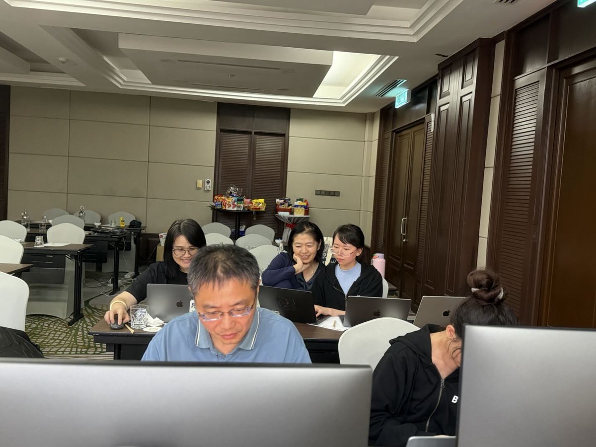 Helen Liu tweet media