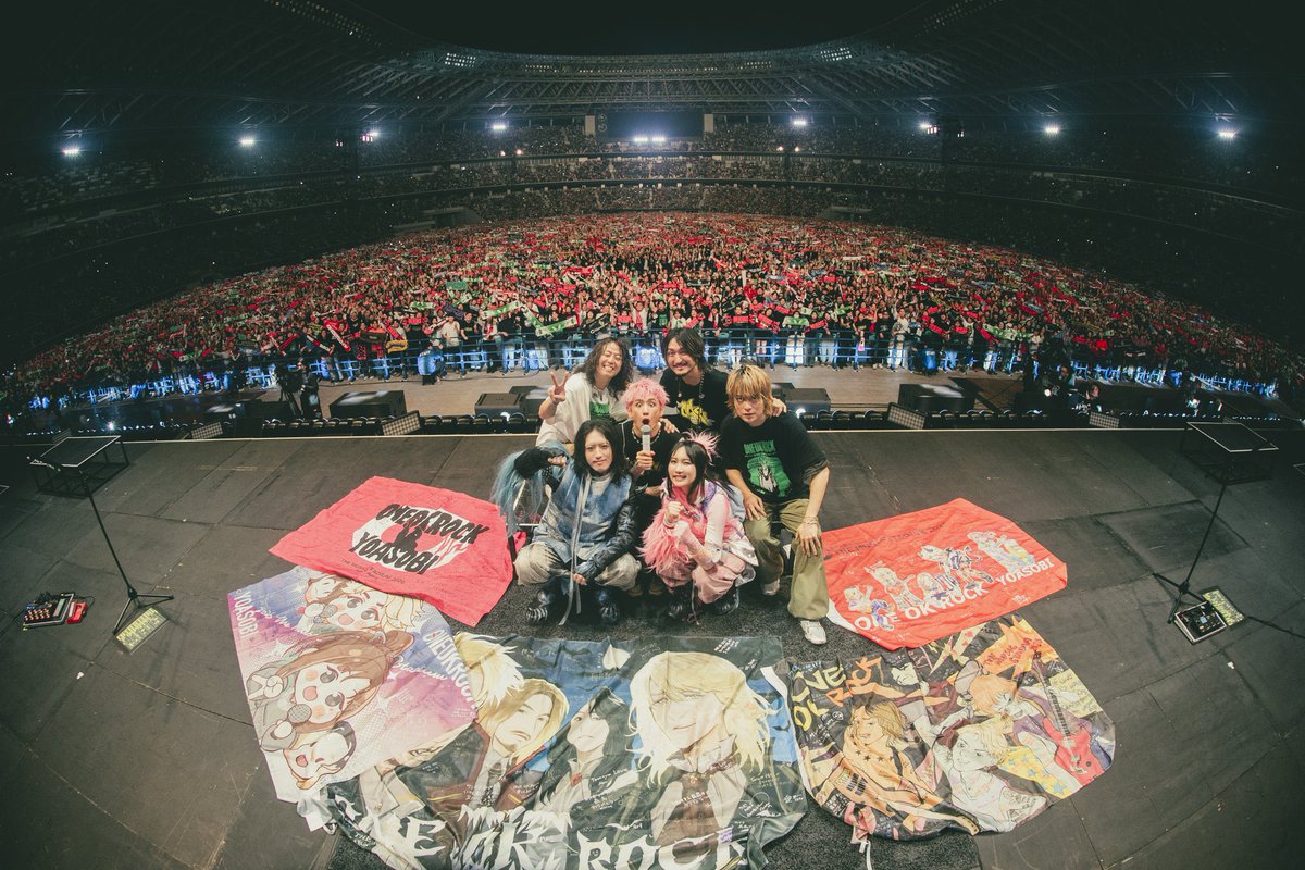 saa_e2's tweet photo. 初の対バンで聴きたかったYOASOBIで楽しすぎた！ワンオクも懐かしい曲あって特に努努のフルはサプライズすぎて❤️‍🔥開演のドローン演出も場内も一周してくれて近くで見れてずっとTAKAが楽しそうで飛び跳ねてて繁忙期を乗り越えて🔥年1の楽しみを毎年くれて🙇‍♀️#oneokrockthemusicstadium2026 #国立競技場 https://t.co/HwS1QXJizL